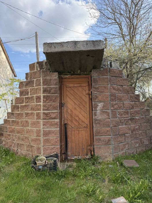 Цегляний будинок з автономним опаленням та зручностями в с. Антопіль.