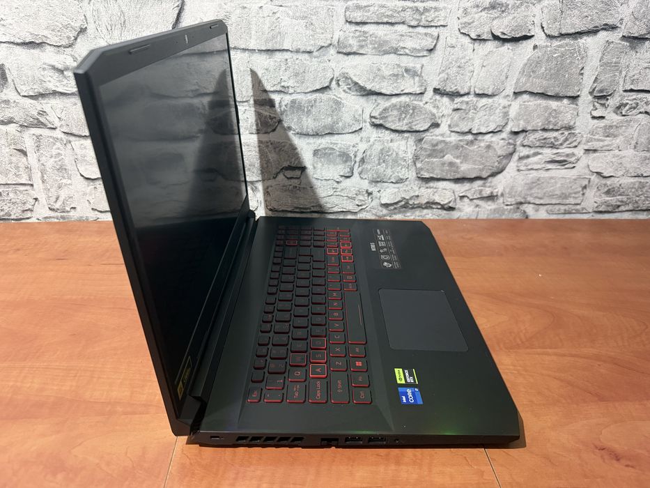 Acer Nitro 5 (i7 )144 hz(rtx 3050 )