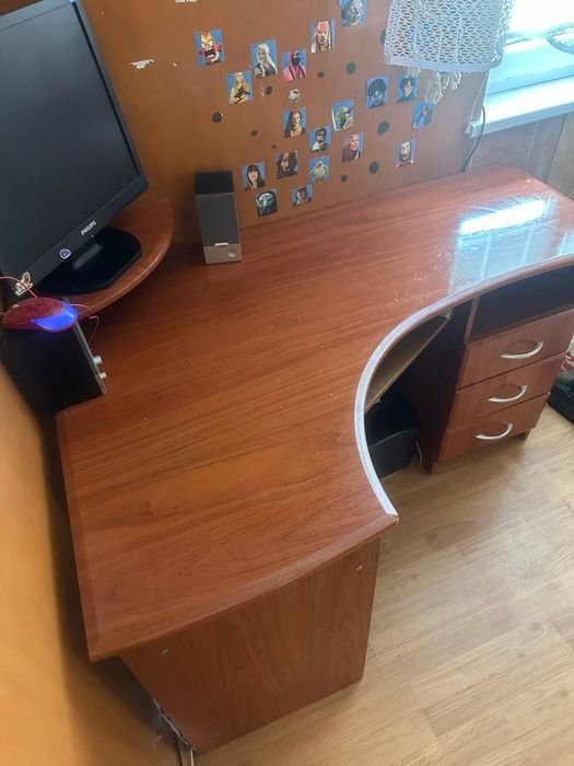 Продам стіл в гарному стані