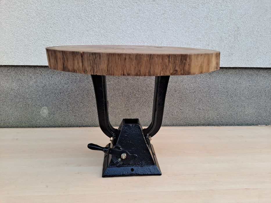 Stolik kawowy w stylu loftowo industrialnym