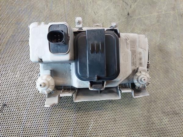 Ótica / farol direita VOLKSWAGEN Polo (6N)