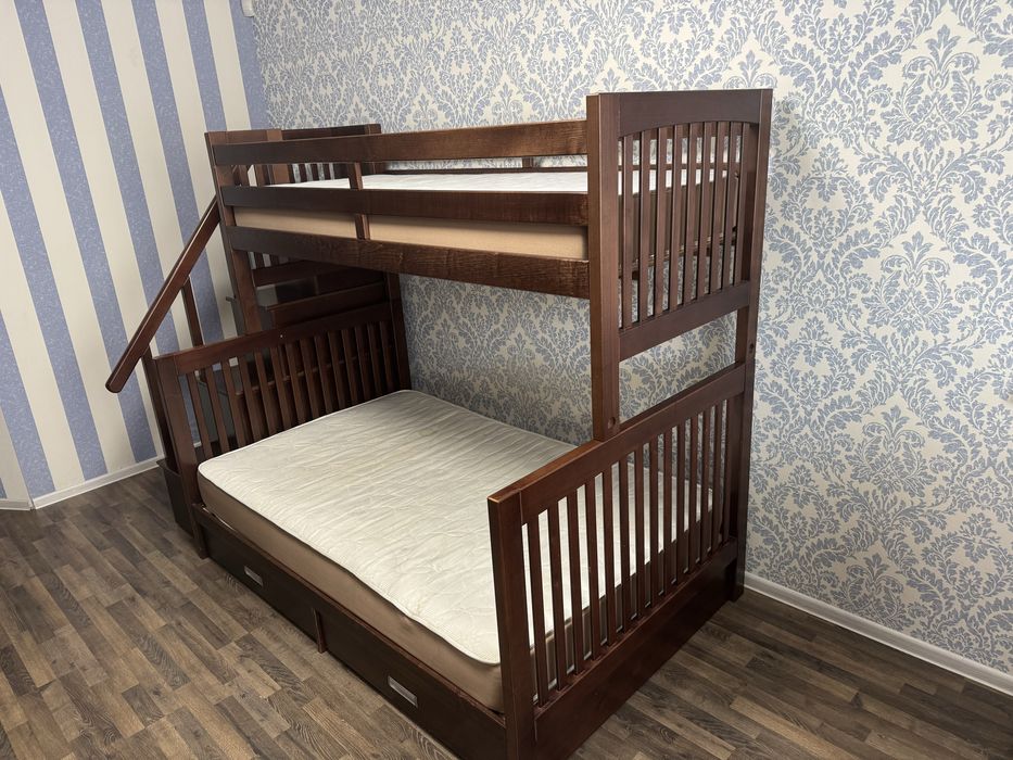 Дитяче двохʼярусне ліжко з дерева сосна з сходами і шухлядами
