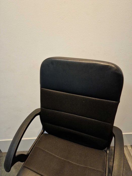 Cadeiras de escritório giratórias (COMO NOVAS)