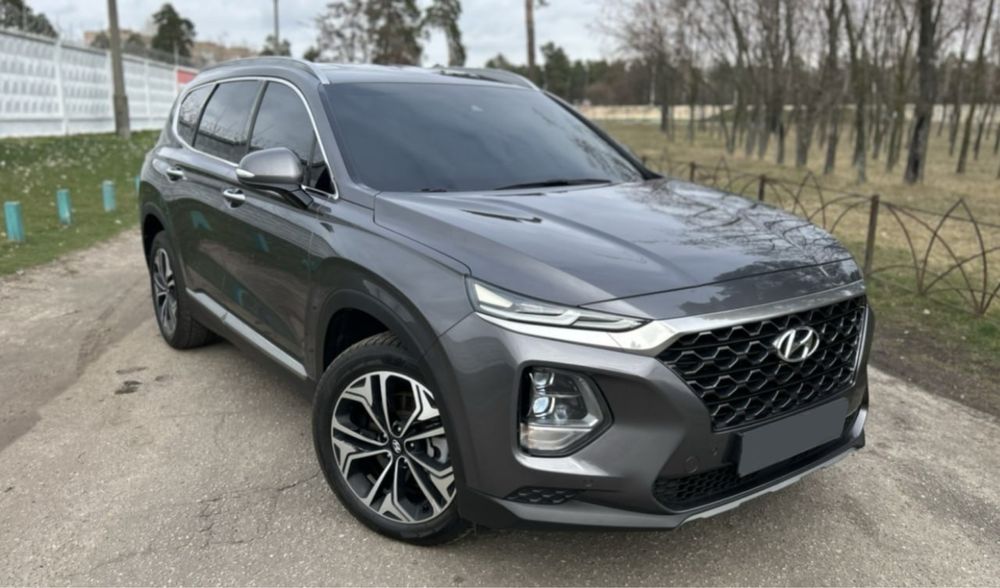 Щойно приїхала з Кореї, рідний підтверджений пробіг, ціла та не фарбована, жодних сколів чи подряпин не має, чистий та доглянутий салон.
Просторий, потужний та економічний авто в крутій комплектації - шкіряний салон з підігрівами та вентиляцією передніх сидінь, підігріви задніх сидінь та керма, памʼять сидінь, роздільний клімат, сліпі зони, слідкування за смугою, безключовий доступ, камера, задні шторки, кнопка багажника та багато іншого. Авто в ідельному стані, абсолютно без вкладень.