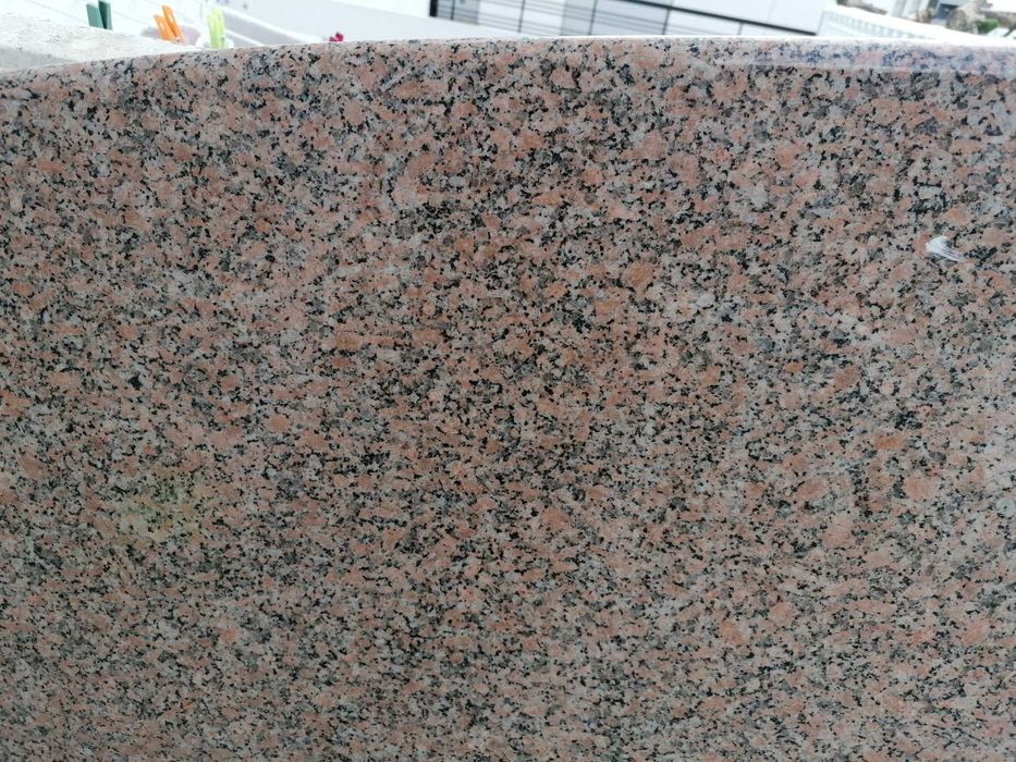 Mesa /balcão  meia lua em granito