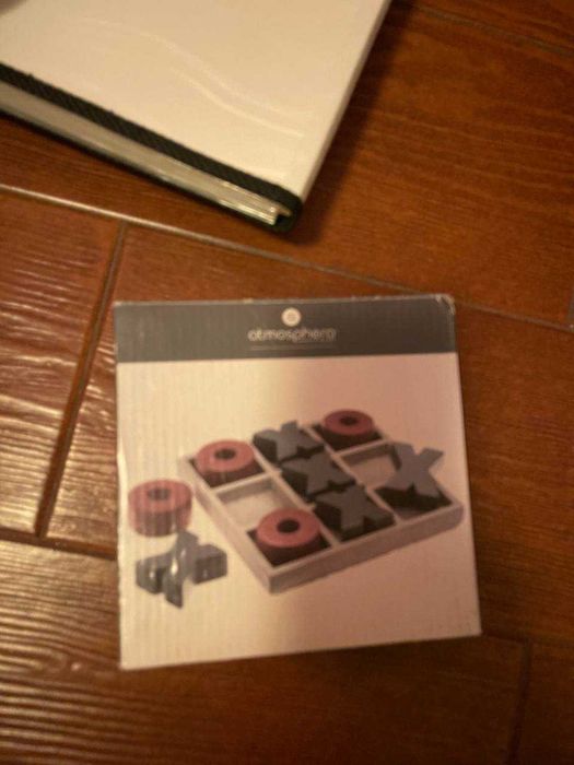 Vou vender lápis.  pastas de papelaria.  carros de brinquedo  cartões