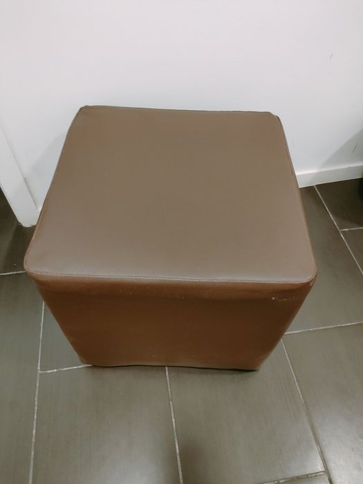 Puff castanho em bom estado