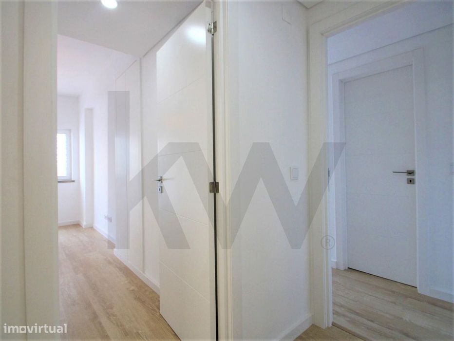 Apartamento T4 Remodelado a 4 min da Praia – Paço de Arcos
