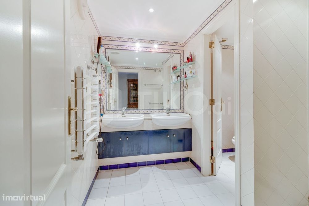T4 com 209 m², vista 360º, sol todo o dia e garagem de 78 m² | Corroio