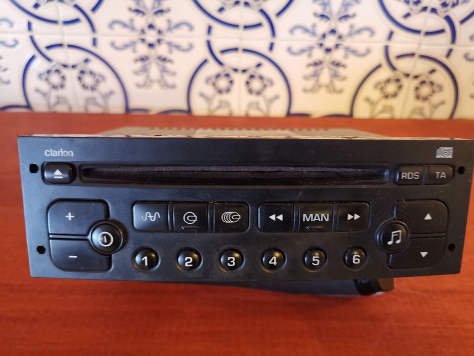 Auto Radio Clarion Modelo PU-2471A