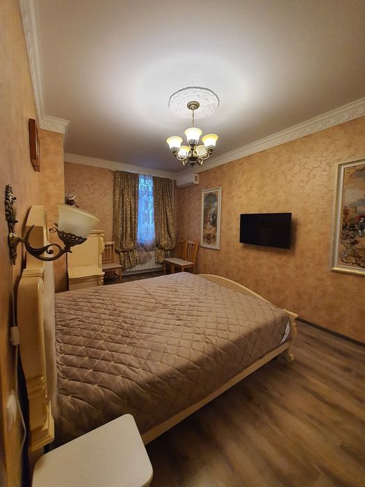 Продаж 3 к. квартири з новим ремонтом!Сталінка!!!