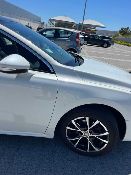 Peugeot 508 SW 1.6 HDi Diesel – Embraiagem Nova, Alternador Novo, Teto Solar Panorâmico