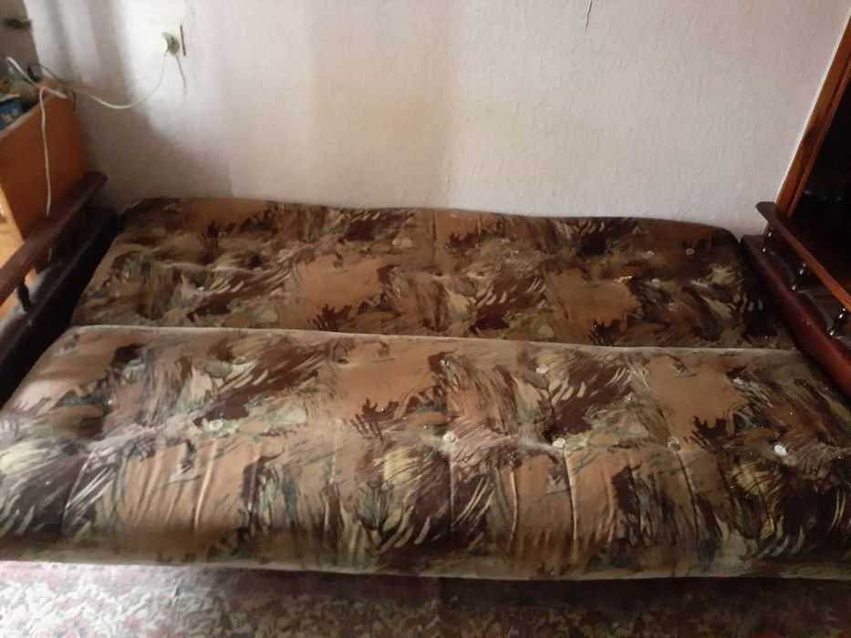 Дивани   в наявності і крісло