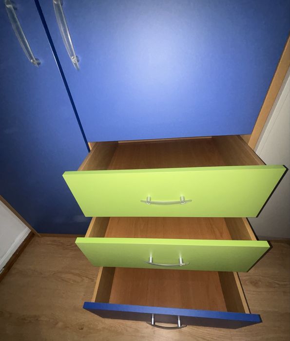 Guarda roupa semi novo