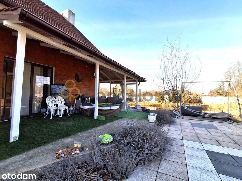 Piękny dom z dużą działką - Nowa Cena.