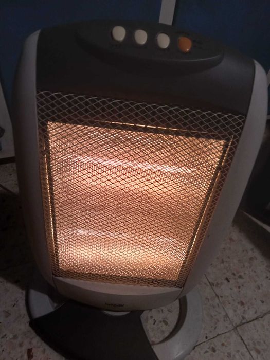 Aquecedor halogéneo Nippon a funcionar perfeitamente