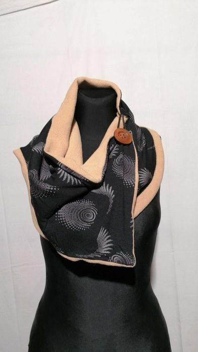 Ciekawy damski szal ciepły