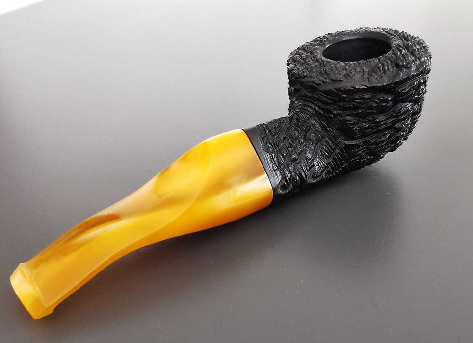 Fajka do tytoniu ręcznie rzeźbiona  • 13,5 cm • komin 22 mm • 61 g • REJECT unikat fajka rustykalna