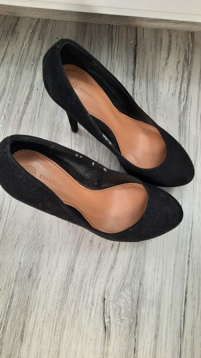 Szpilki Stradivarius