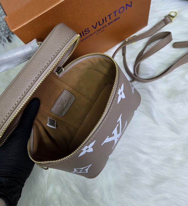 Шикарна новинка, Louis Vuitton в повному пакуванні дуже вмістка