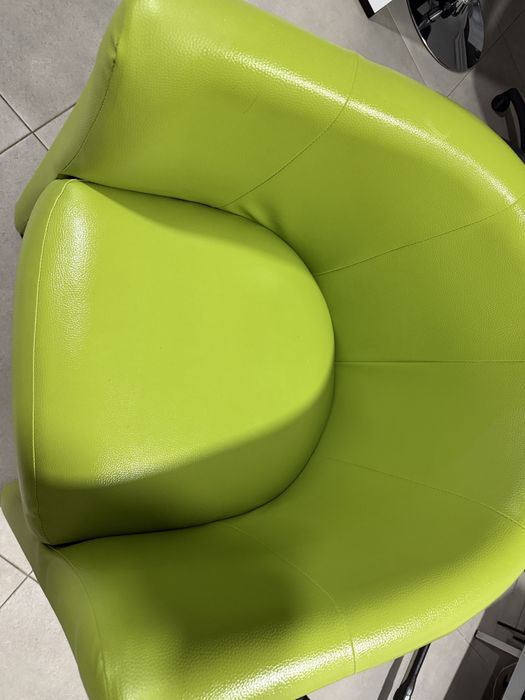 Cadeiras e cadeirão