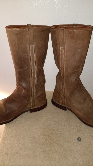 Botas de Cano Alto em Pele com Sola em Couro