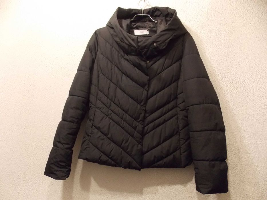 Куртка женская размер 46 - 48 . Черная и фиолетовая . ДЕШЕВО ОЧЕНЬ .