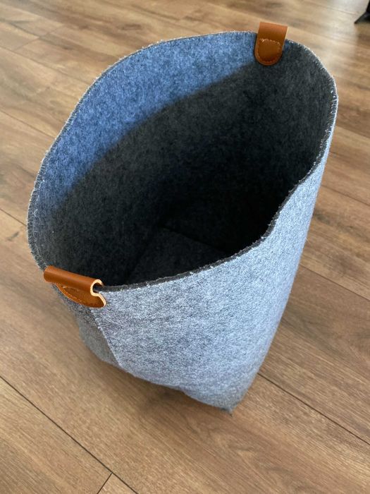 Pojemnik kosz filcowy marki Home&You wymiary ok 20x20x30 cm stan bdb