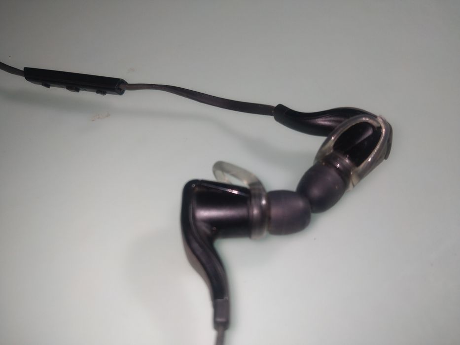 Бездротові Bluetooth навушники Plantronics BackBeat GO