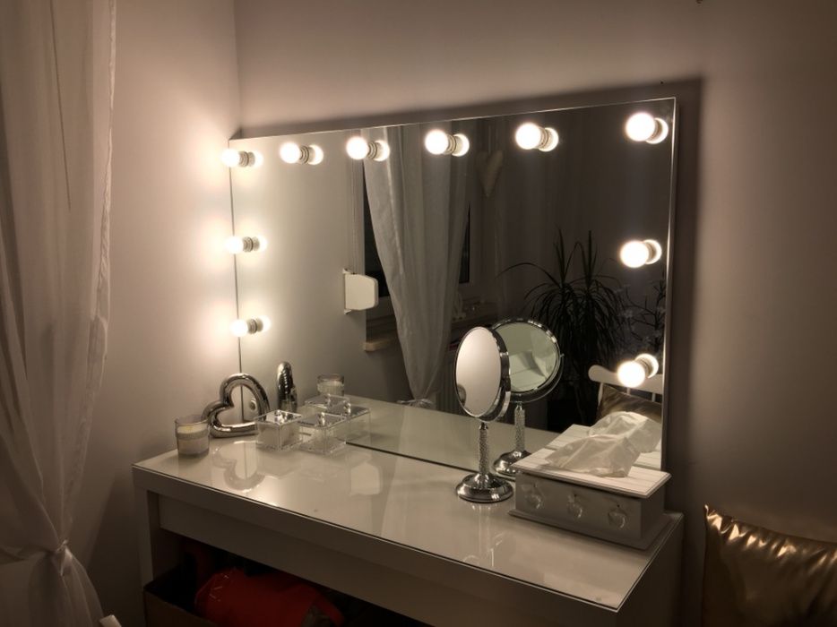 Lustro Glamour do makijazu wizażu make up z żarówkami