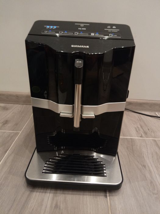 Ekspres do kawy Siemens EQ.300 Ekspres ciśnieniowy 1300W