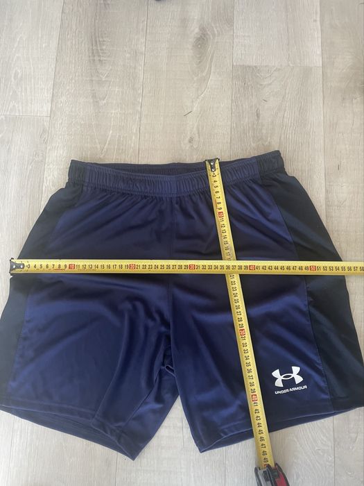 (L) Under Armour чоловічі спортивні шорти штани