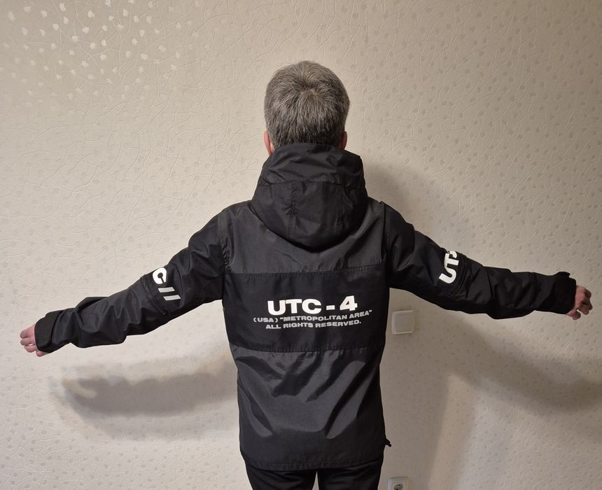 Нова спортивна куртка унісекс