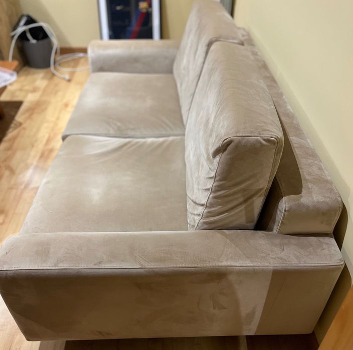 Sofá de 2 lugares beje