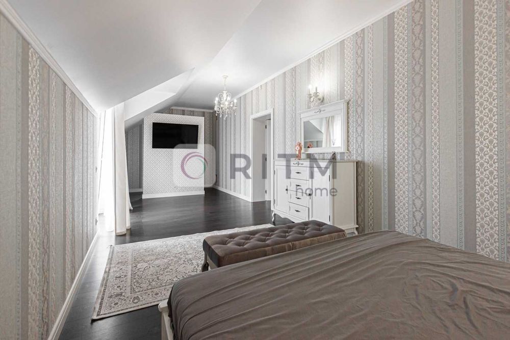 Продаж будинок з ремонтом 320м2 в с. Сокільники, вул. Довбуша.