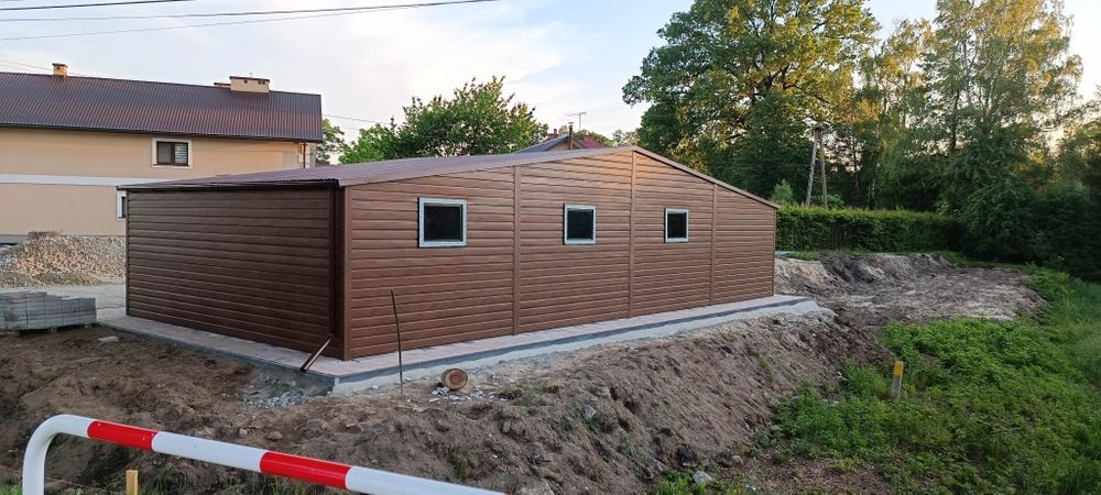 Garaz blaszak 12x6 orzech bramy grafit konstrukcja z profila zamkniete - Więcej