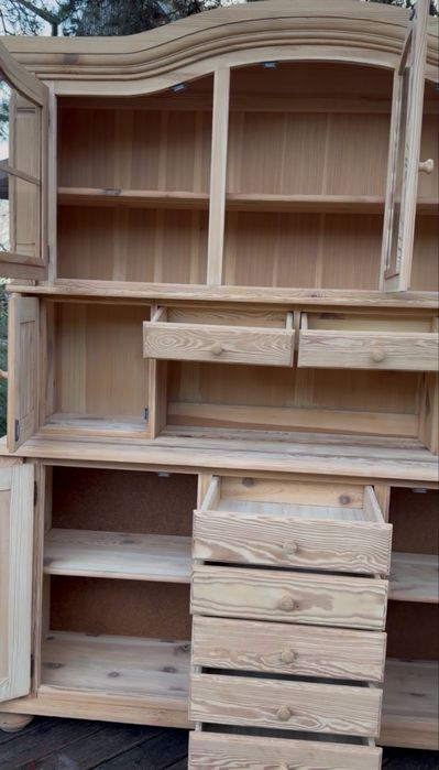 Kredens z drewna sosnowego, stan surowy