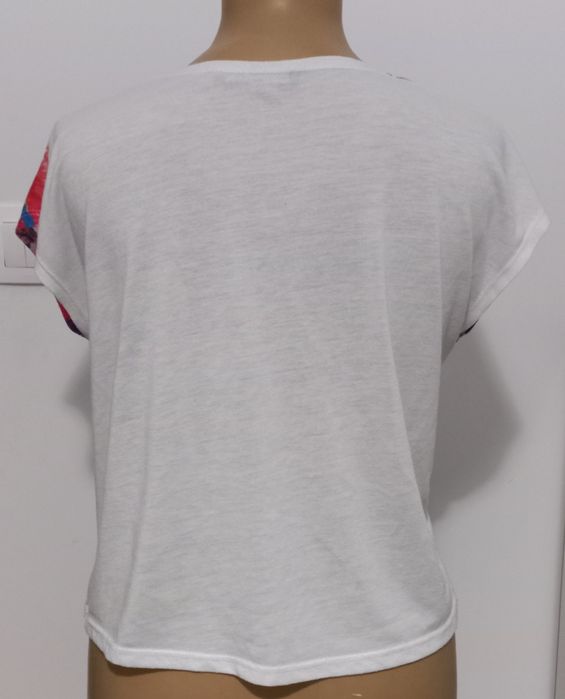 Biała damska bluzka t-shirt w kwiaty Atmosphere S M