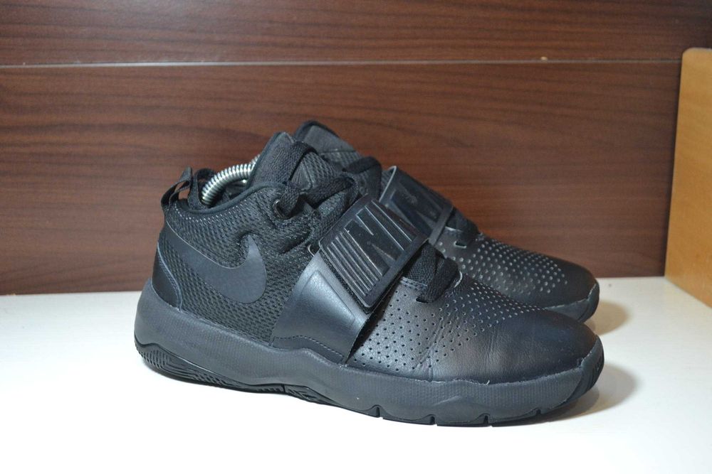 nike team hustle 40р кроссовки кожаные баскетбольные оригинал