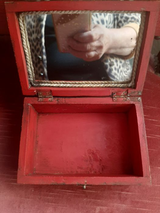 Caixa Decorativa Pintada à Mão