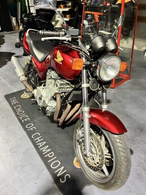 Honda CB750 Seven Fifty (1992) – Clássica Nacional com poucos quilometros