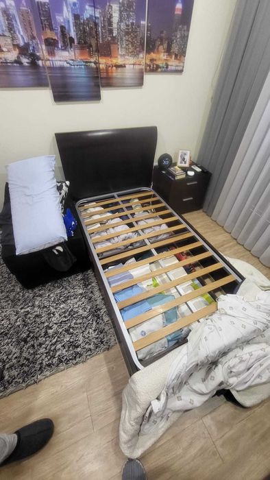 Cama de solteiro preta com 2 gavetões laterais