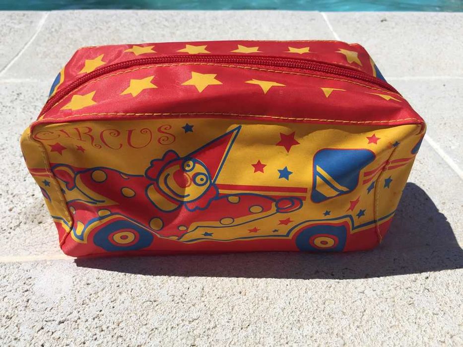 Bolsa para produtos de higiene de bébé - Novo