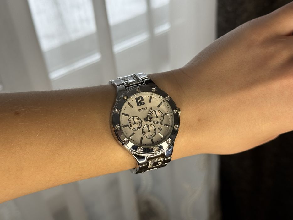Годинник Guess, сріблястий, на металевому браслеті