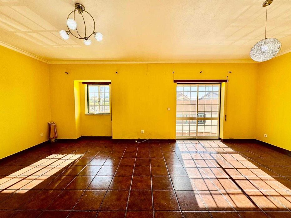 Andar de moradia T3 + sótão e parqueamento