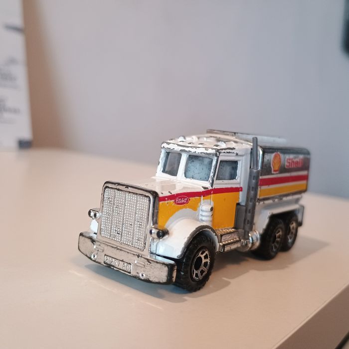 Matchbox Peterbilt shell tanker