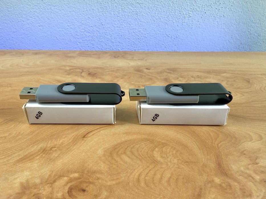 2x Pen Drive 4 GB **novas**