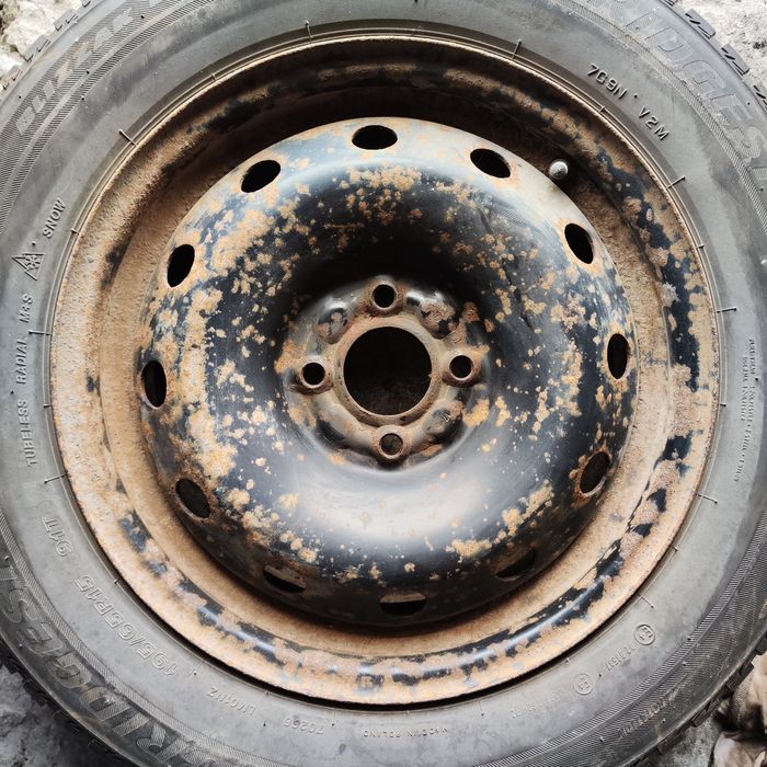 Зимова гума на металевих дисках