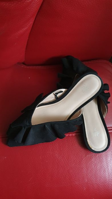HM H&M czarne klapki mule