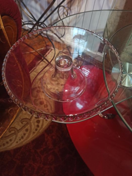 Тортівниця на ніжці